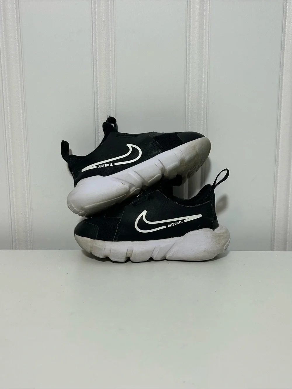 Nike flex runner Kids Black and White Slip-On Sneaker